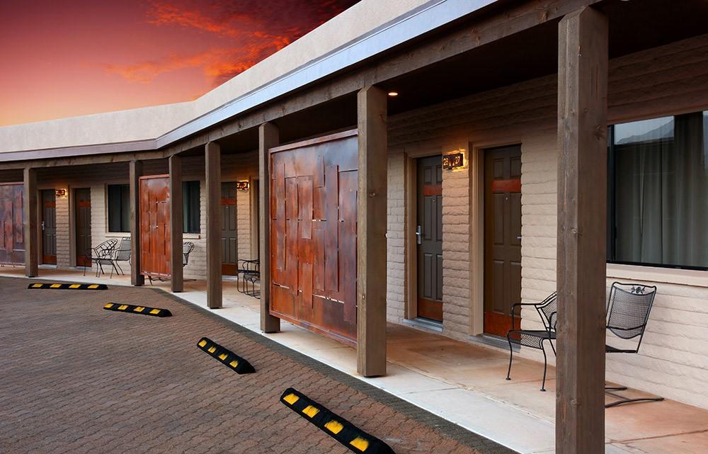 The Hilltop Inn 2*